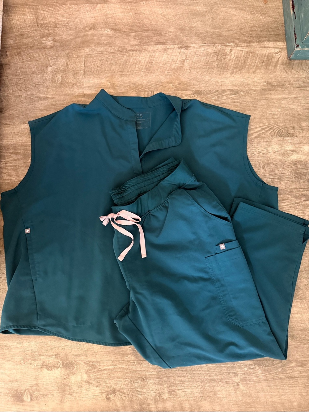 Women’s Caribbean Blue FIGS Rafaela and Yola Petite Scrub Set